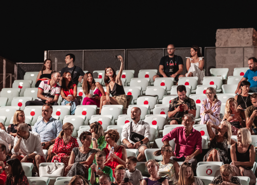 Fotografija 5 - Massimo na Mihovilu kao Mišo, publika je uglas pjevala s rukama u zraku!