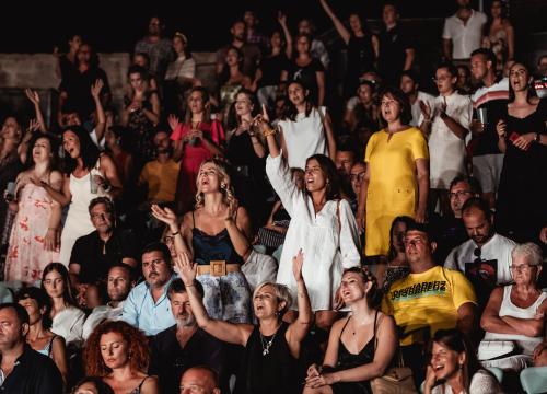 Fotografija 19 - Massimo na Mihovilu kao Mišo, publika je uglas pjevala s rukama u zraku!