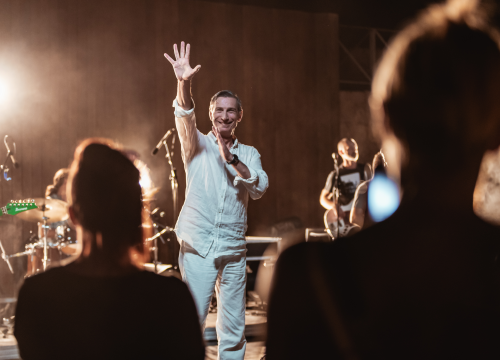 Fotografija 18 - Massimo na Mihovilu kao Mišo, publika je uglas pjevala s rukama u zraku!