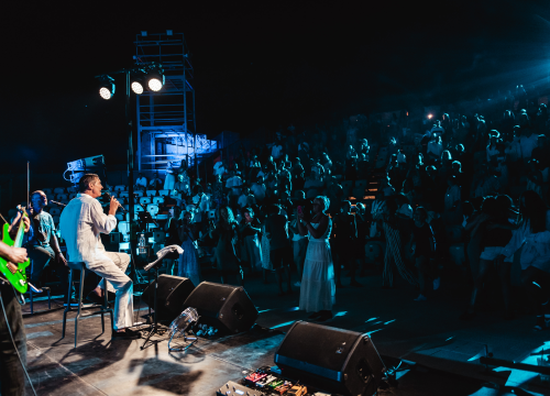 Fotografija 15 - Massimo na Mihovilu kao Mišo, publika je uglas pjevala s rukama u zraku!