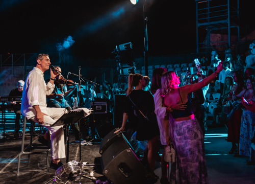 Fotografija 12 - Massimo na Mihovilu kao Mišo, publika je uglas pjevala s rukama u zraku!