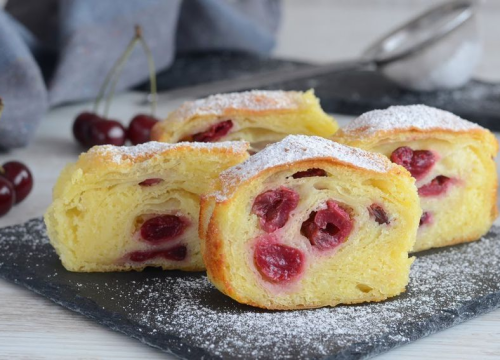 Nemoguće je pojesti samo jedan komad ove štrudle s višnjama i grizom!