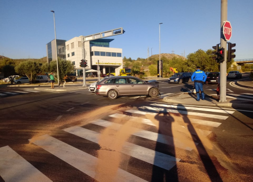 Fotografija 1 - Sudar tri vozila na raskrižju kod Petrola, dvije osobe ozlijeđene