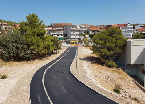 Fotografija 2 - Radovi na probijanju slijepe ulice kod OŠ Vidici pri kraju: Ostaje još postavljanje ograde i signalizacije