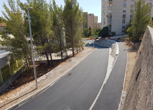 Fotografija 11 - Radovi na probijanju slijepe ulice kod OŠ Vidici pri kraju: Ostaje još postavljanje ograde i signalizacije