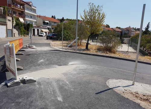 Fotografija 12 - Radovi na probijanju slijepe ulice kod OŠ Vidici pri kraju: Ostaje još postavljanje ograde i signalizacije