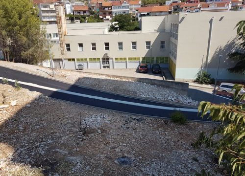 Fotografija 13 - Radovi na probijanju slijepe ulice kod OŠ Vidici pri kraju: Ostaje još postavljanje ograde i signalizacije