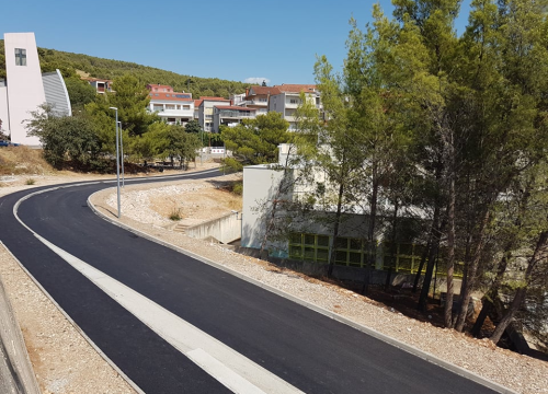 Fotografija 14 - Radovi na probijanju slijepe ulice kod OŠ Vidici pri kraju: Ostaje još postavljanje ograde i signalizacije