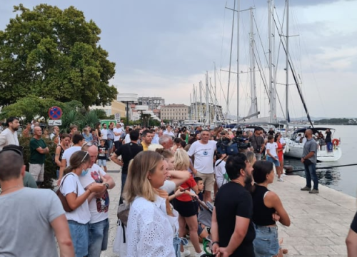 Fotografija 7 - Michael Jordan na luksuznoj jahti pristao za šibensku rivu, more ljudi došlo gledati privezivanje