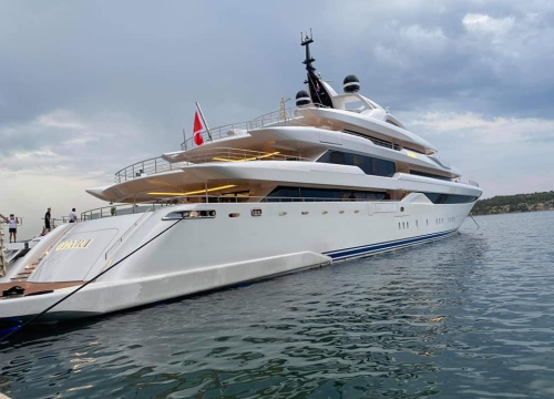 Fotografija 4 - Michael Jordan na luksuznoj jahti pristao za šibensku rivu, more ljudi došlo gledati privezivanje