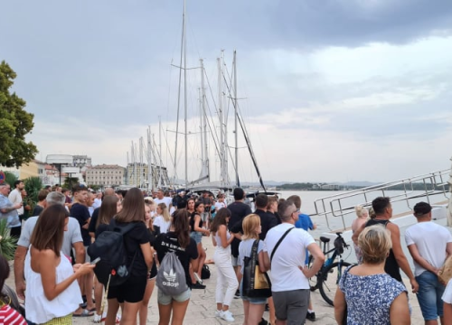 Fotografija 6 - Michael Jordan na luksuznoj jahti pristao za šibensku rivu, more ljudi došlo gledati privezivanje