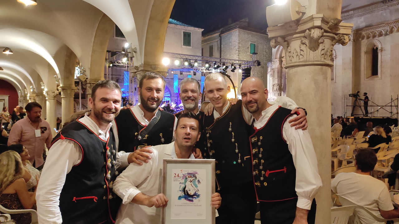 Branimir Bubica s klapom Sebenico u Lisinskom slavi 20 godina karijere: Poslušajte novu pjesmu sa Šansone