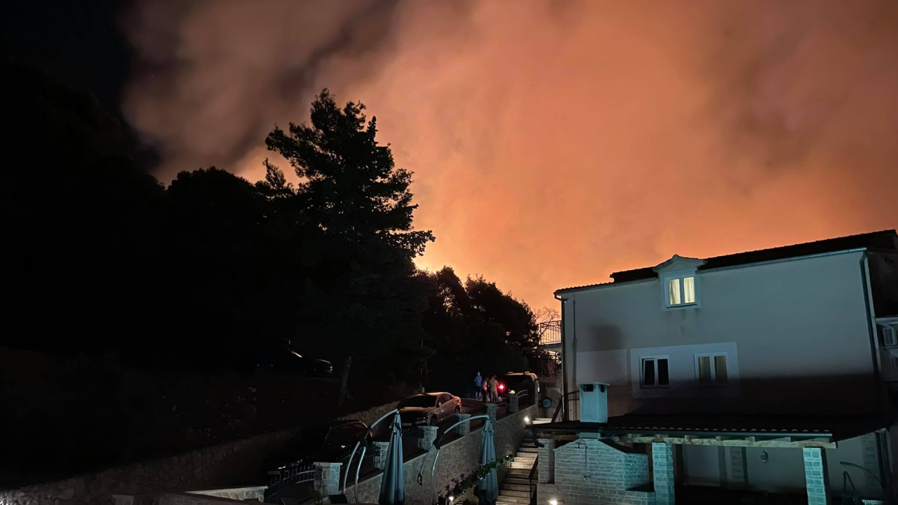 Dok se 60 vatrogasaca borilo s vatrom koja je prijetila kućama u Žaboriću, policija uhitila 31-godišnjeg piromana