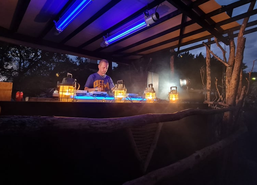 Fotografija 5 - Ljeto je malo popustilo, ali u Tisnom se i dalje pleše: 'Engleza na Gardenu ima ko Rusa'