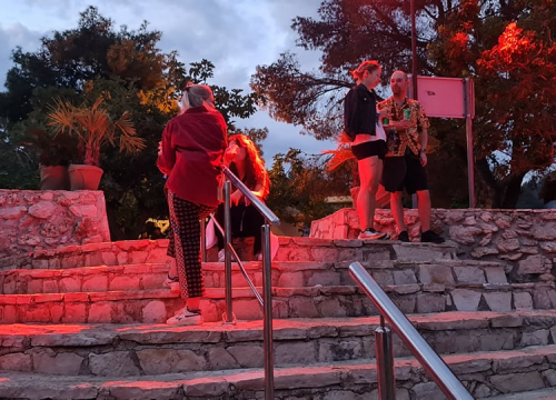 Fotografija 8 - Ljeto je malo popustilo, ali u Tisnom se i dalje pleše: 'Engleza na Gardenu ima ko Rusa'