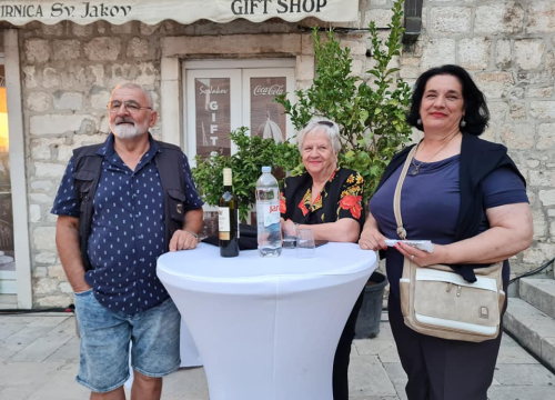 Fotografija 3 - Fešta pred katedralom za deseti rođendan Društva Juraj Dalmatinac: 'Nećemo stati na ovom, jačat ćemo i rasti'