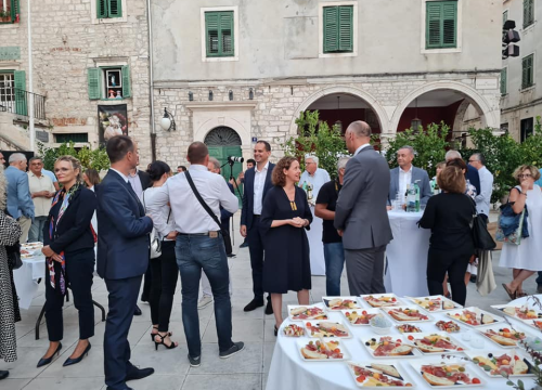 Fotografija 4 - Fešta pred katedralom za deseti rođendan Društva Juraj Dalmatinac: 'Nećemo stati na ovom, jačat ćemo i rasti'