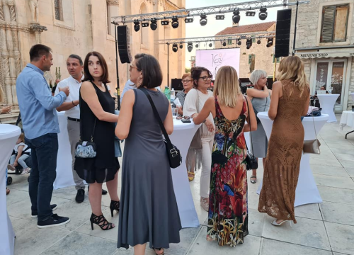 Fotografija 5 - Fešta pred katedralom za deseti rođendan Društva Juraj Dalmatinac: 'Nećemo stati na ovom, jačat ćemo i rasti'