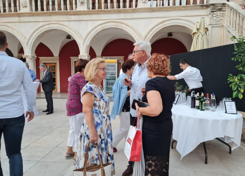 Fotografija 6 - Fešta pred katedralom za deseti rođendan Društva Juraj Dalmatinac: 'Nećemo stati na ovom, jačat ćemo i rasti'