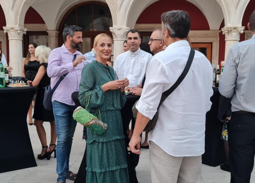 Fotografija 10 - Fešta pred katedralom za deseti rođendan Društva Juraj Dalmatinac: 'Nećemo stati na ovom, jačat ćemo i rasti'