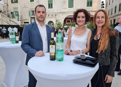 Fotografija 11 - Fešta pred katedralom za deseti rođendan Društva Juraj Dalmatinac: 'Nećemo stati na ovom, jačat ćemo i rasti'