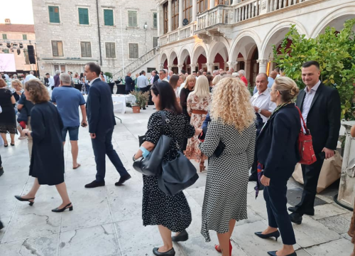 Fotografija 12 - Fešta pred katedralom za deseti rođendan Društva Juraj Dalmatinac: 'Nećemo stati na ovom, jačat ćemo i rasti'