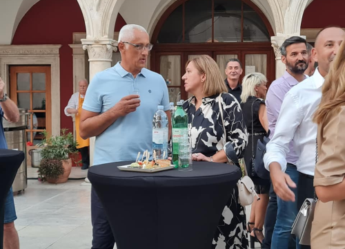 Fotografija 14 - Fešta pred katedralom za deseti rođendan Društva Juraj Dalmatinac: 'Nećemo stati na ovom, jačat ćemo i rasti'