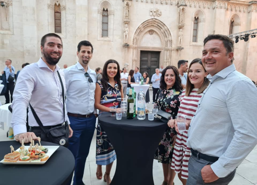 Fotografija 15 - Fešta pred katedralom za deseti rođendan Društva Juraj Dalmatinac: 'Nećemo stati na ovom, jačat ćemo i rasti'