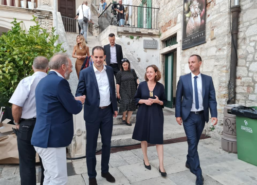 Fotografija 16 - Fešta pred katedralom za deseti rođendan Društva Juraj Dalmatinac: 'Nećemo stati na ovom, jačat ćemo i rasti'