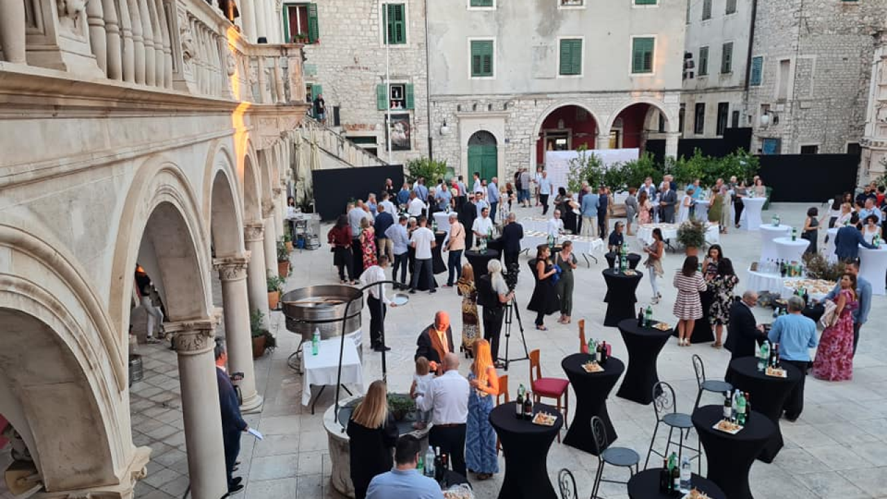 Fešta pred katedralom za deseti rođendan Društva Juraj Dalmatinac: 'Nećemo stati na ovom, jačat ćemo i rasti'