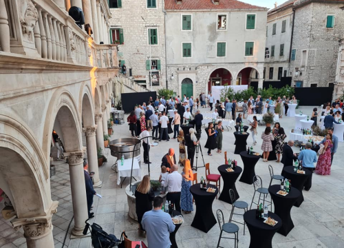 Fešta pred katedralom za deseti rođendan Društva Juraj Dalmatinac: 'Nećemo stati na ovom, jačat ćemo i rasti'