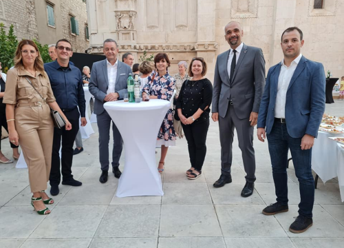 Fotografija 19 - Fešta pred katedralom za deseti rođendan Društva Juraj Dalmatinac: 'Nećemo stati na ovom, jačat ćemo i rasti'