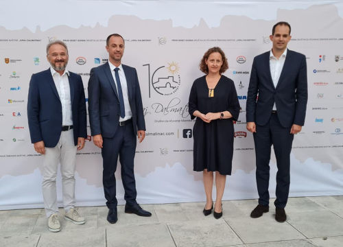 Fotografija 24 - Fešta pred katedralom za deseti rođendan Društva Juraj Dalmatinac: 'Nećemo stati na ovom, jačat ćemo i rasti'