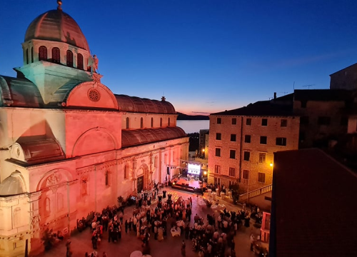 Fotografija 27 - Fešta pred katedralom za deseti rođendan Društva Juraj Dalmatinac: 'Nećemo stati na ovom, jačat ćemo i rasti'