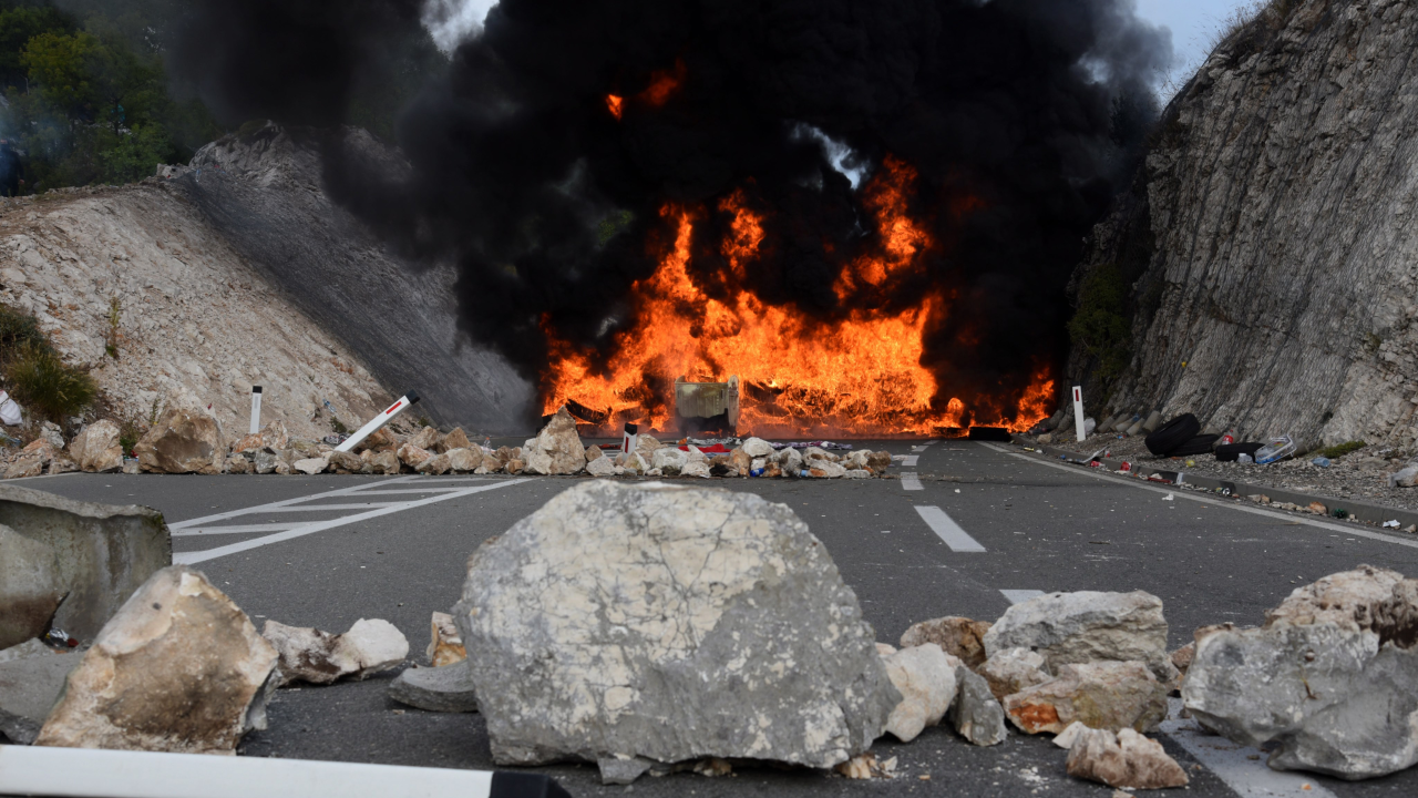Mitropolit SPC u Crnoj Gori, uprkos prosvjedima ustoličen na Cetinju