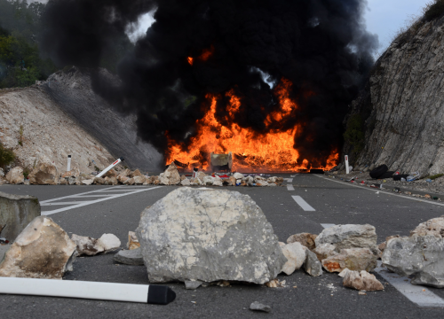 Mitropolit SPC u Crnoj Gori, uprkos prosvjedima ustoličen na Cetinju
