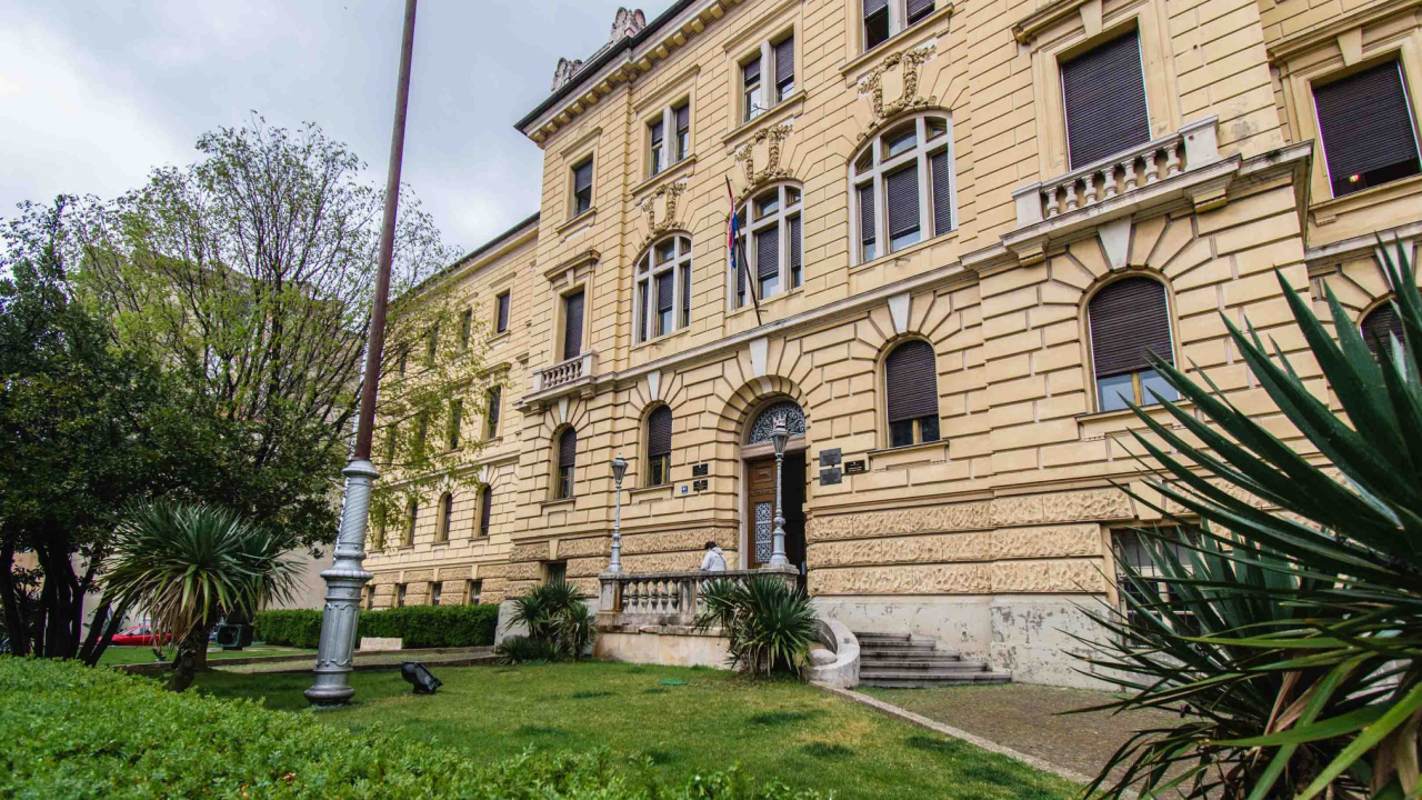 Podignuta optužnica: U Kninu pijani 39-godišnjak prijetio majci i ocu da će im zapaliti kuću