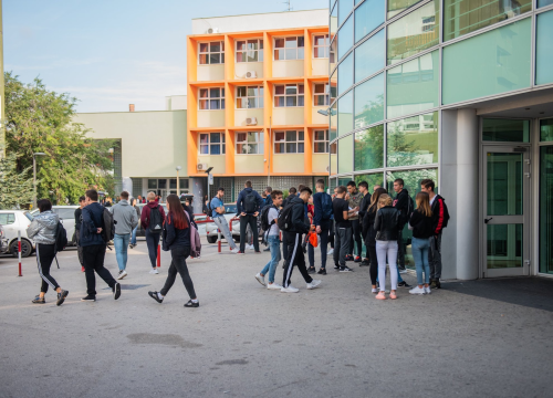 Pomoćnike u nastavi ove godine imat će 46 učenika u 16 škola: Županija osigurala dva milijuna kuna