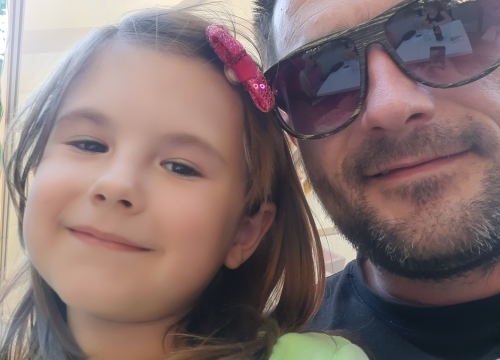 Fotografija 4 - Poznati domaći lanac i ove godine pripremio iznenađenja za prvašiće svojih zaposlenika!