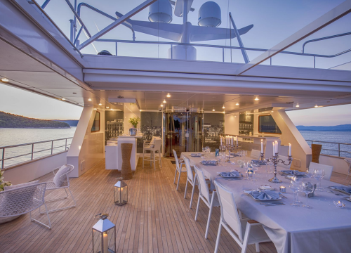 Fotografija 3 - Jahta čiji tjedni najam košta 300 tisuća eura mami poglede na Zlarinu, pogledajte kakva je iznutra