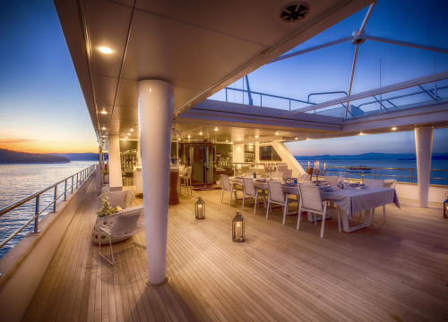 Fotografija 4 - Jahta čiji tjedni najam košta 300 tisuća eura mami poglede na Zlarinu, pogledajte kakva je iznutra