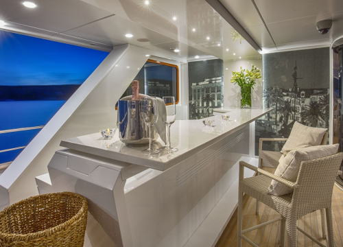 Fotografija 6 - Jahta čiji tjedni najam košta 300 tisuća eura mami poglede na Zlarinu, pogledajte kakva je iznutra