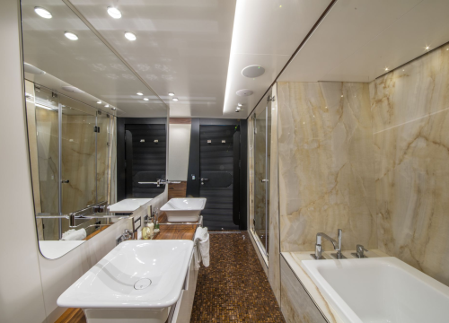 Fotografija 10 - Jahta čiji tjedni najam košta 300 tisuća eura mami poglede na Zlarinu, pogledajte kakva je iznutra