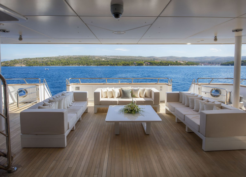 Fotografija 12 - Jahta čiji tjedni najam košta 300 tisuća eura mami poglede na Zlarinu, pogledajte kakva je iznutra