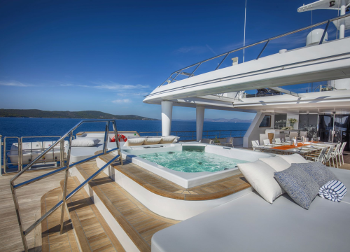 Fotografija 13 - Jahta čiji tjedni najam košta 300 tisuća eura mami poglede na Zlarinu, pogledajte kakva je iznutra