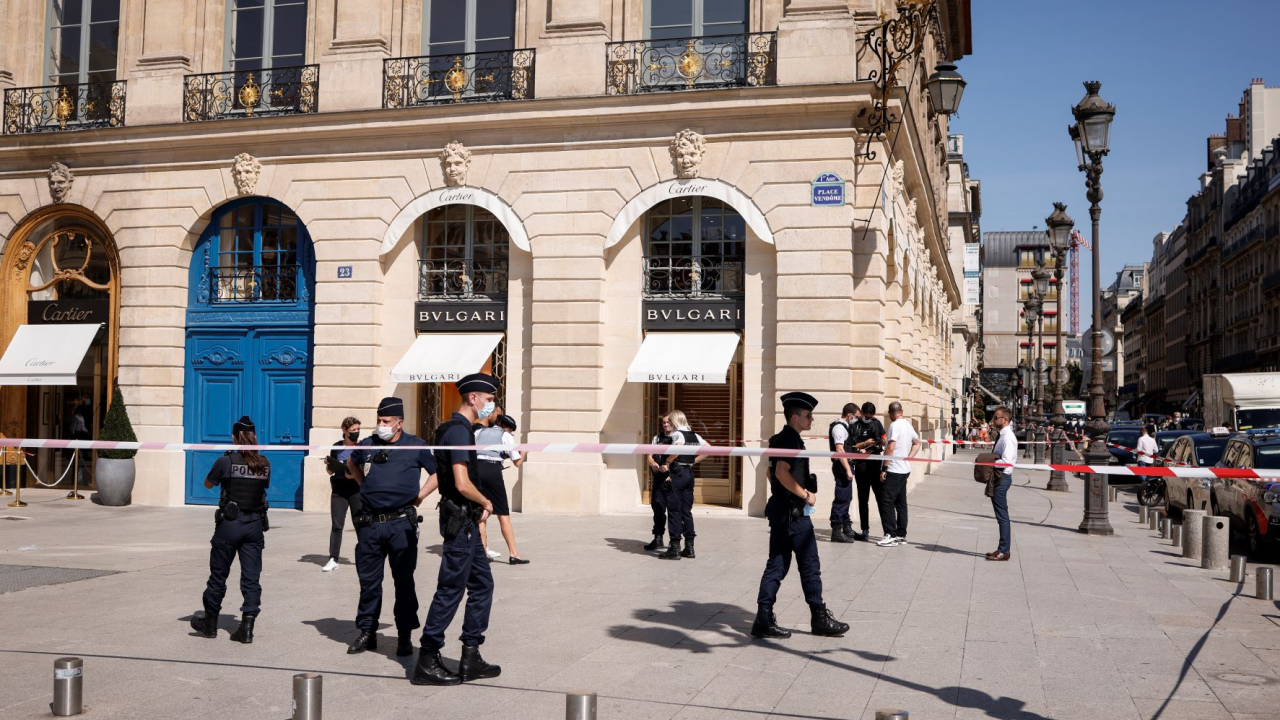 Filmska pljačka u Parizu: Lopovi provalili u draguljarnicu i ukrali nakit vrijedan milijune eura