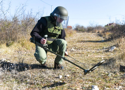 U županiji nerazminirano još 10,8 kilometara kvadratnih: Pirotehničari još imaju posla na području Drniša, Skradina, Ružića i Civljana