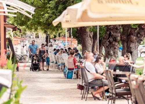 Horoskop u kafiću: Lav privlači pozornost, Škorpion promatra