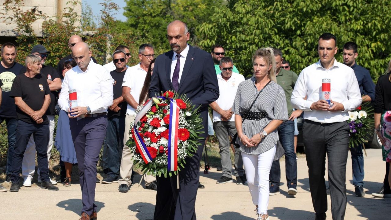 U povodu proslave 30. obljetnice Rujanskog rata položeni vijenci i zapaljenje svijeće