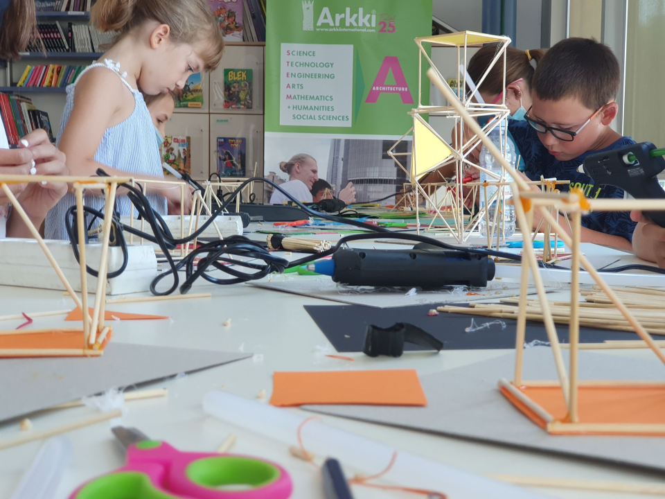 Upišite svoje dijete u školu Arkki i priuštite im najinovativniji program edukacije u Europi!